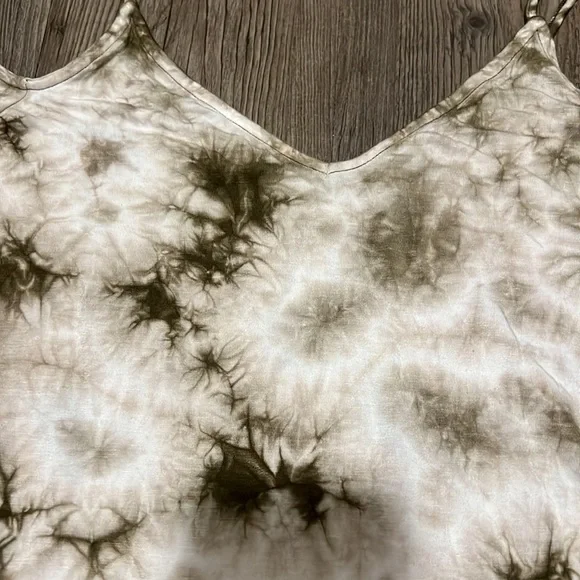 AEO Cold Shoulder Tie-dye Short Sleeve Top Like New - Picture 2 of 6